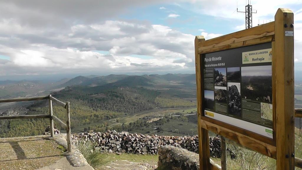 Los Montes ξενώνας Casas de Miravete Εξωτερικό φωτογραφία